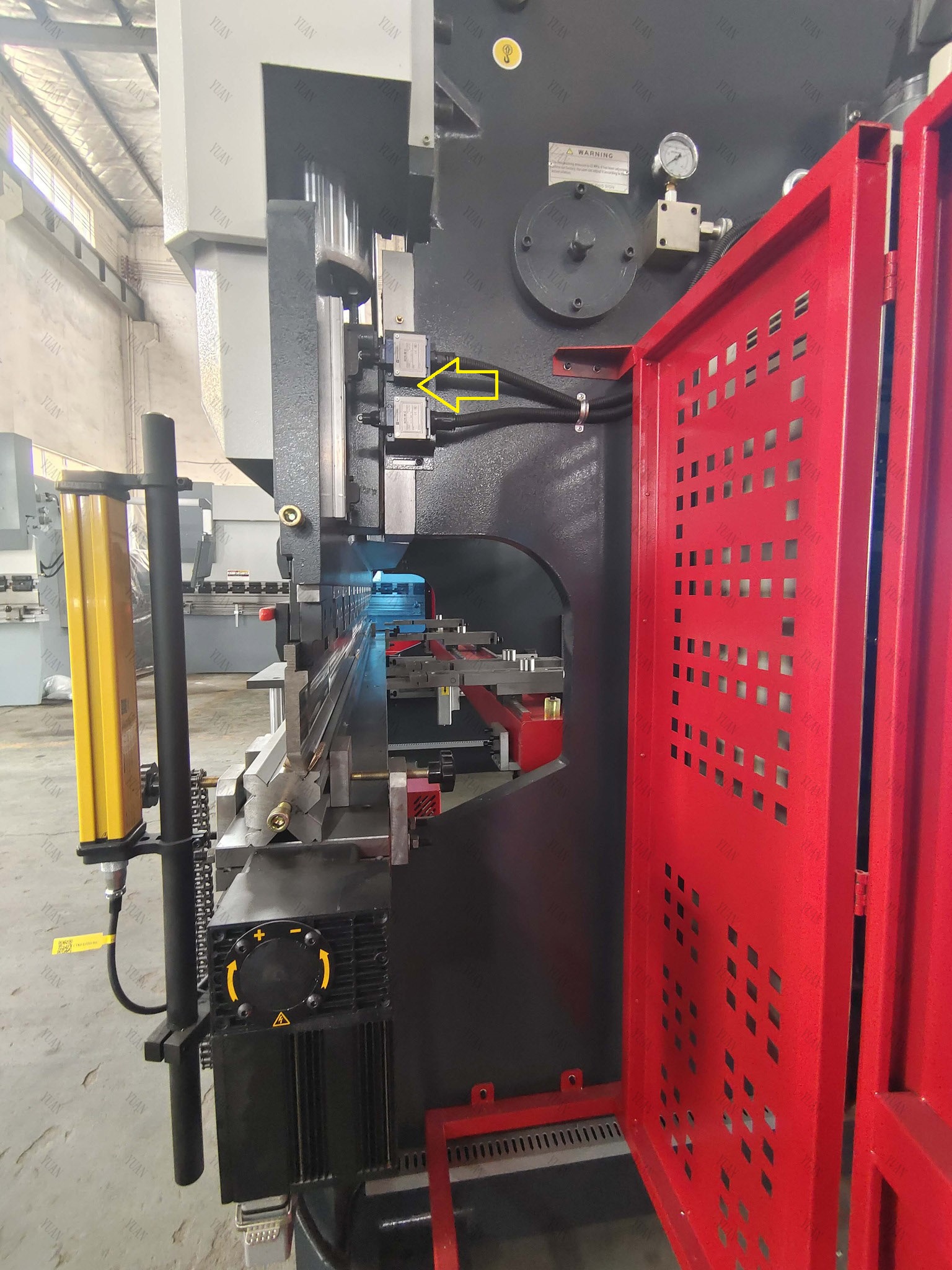 press brake travel stroke 